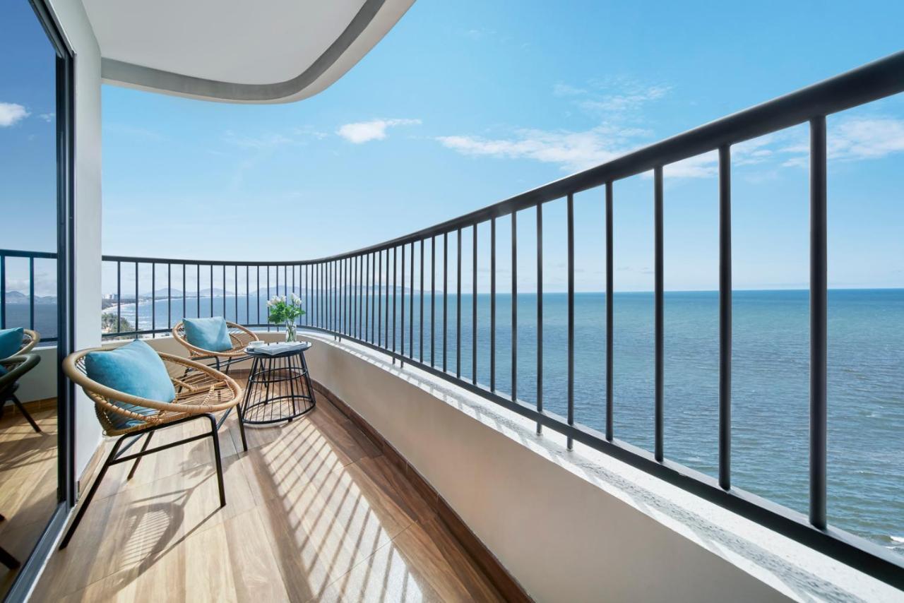 Vias Hotel Vung Tau - Transportation Included Dış mekan fotoğraf A balcony