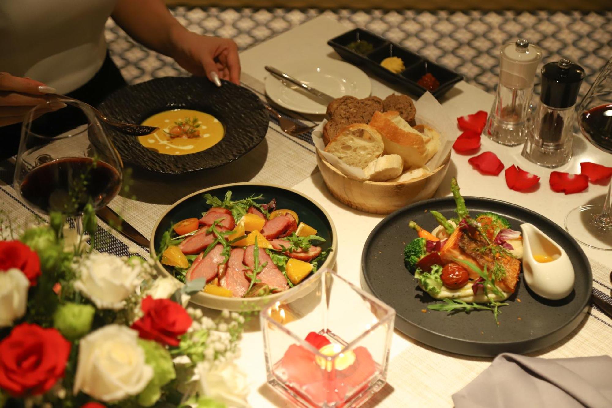 Vias Hotel Vung Tau - Transportation Included Dış mekan fotoğraf A meal at the restaurant