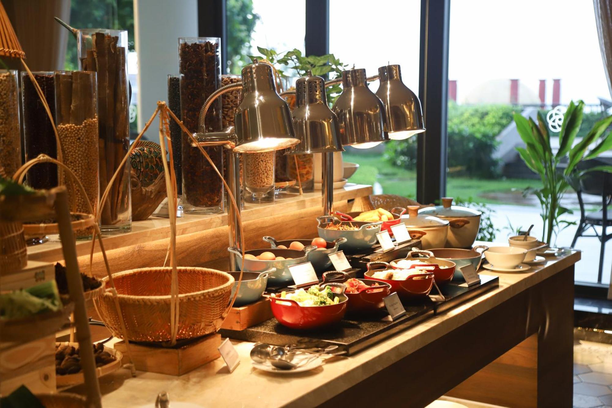 Vias Hotel Vung Tau - Transportation Included Dış mekan fotoğraf A salad bar